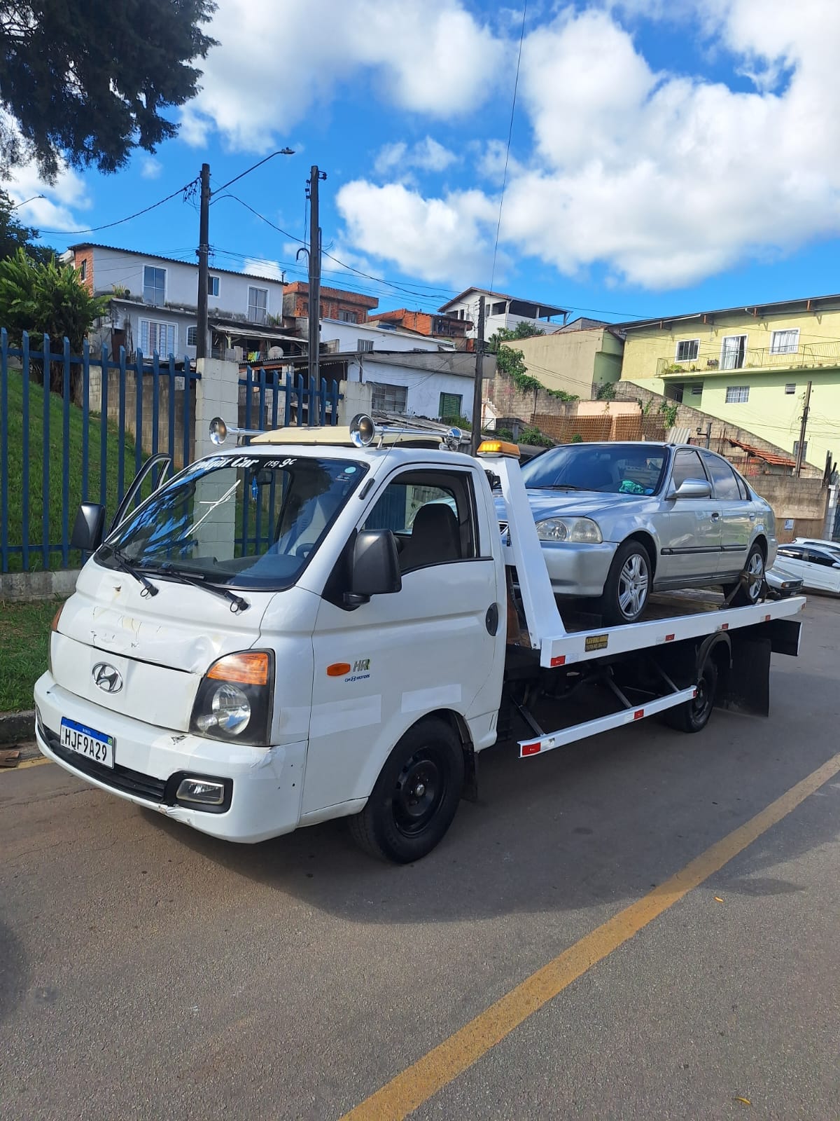 Guincho transportando veículo